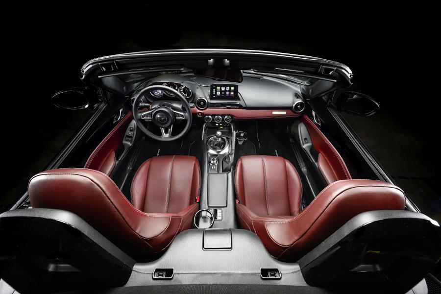 Интерьер Mazda MX-5 Eunos Edition 2020 года  (FR) (фото 9 из 30)